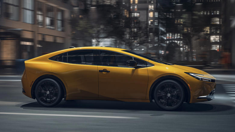 Do hybrids and EVs really get better MPG when city driving?