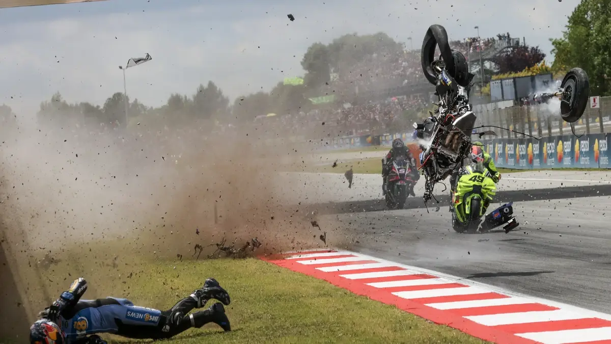 Así se vivió la caída de Álex Márquez desde dentro de la carrera: 