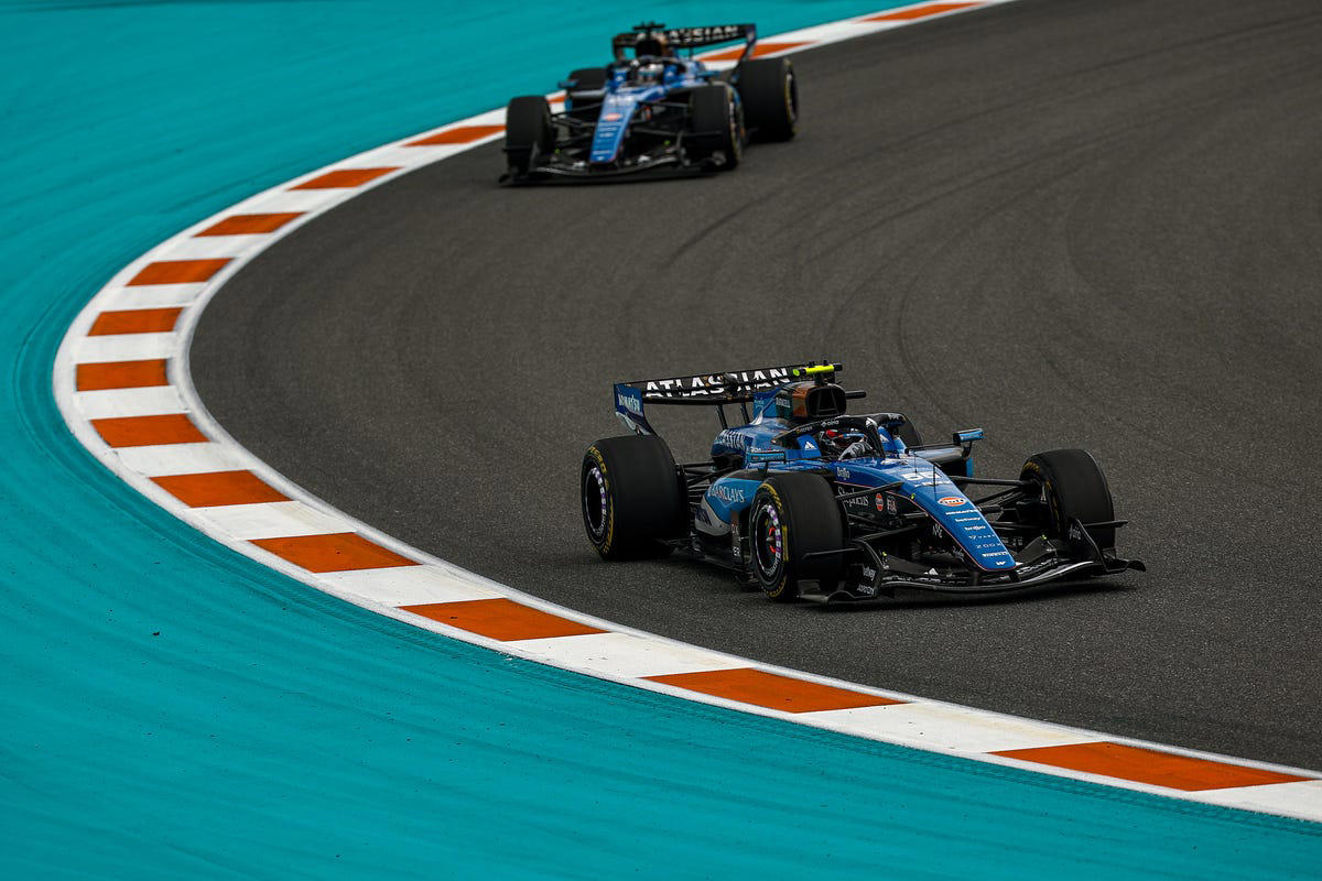 Carlos Sainz, piloto de Williams, se deja ver por la Fórmula E: 