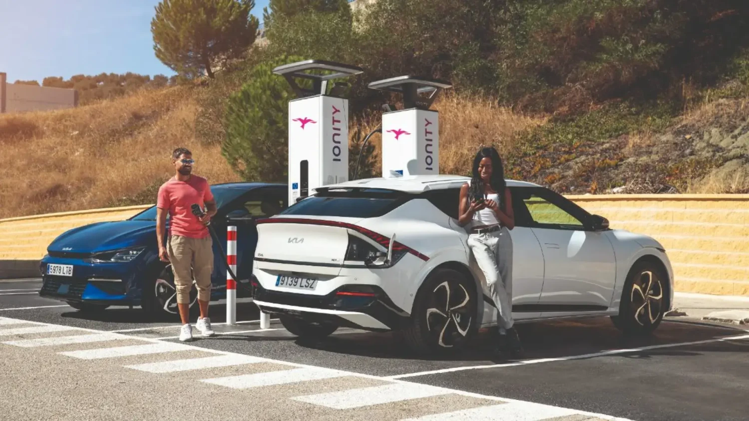 ¿Cuánto tarda en cargar un coche eléctrico? Analizamos todos los cargadores que hay en España