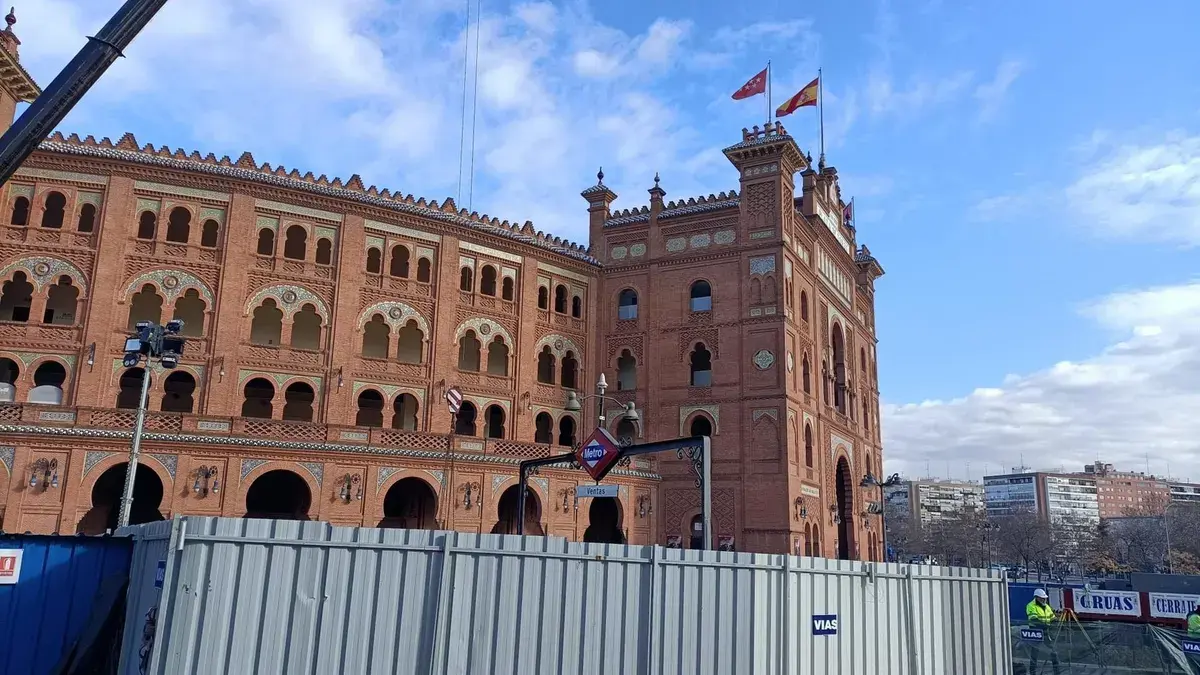 Cortes en las líneas 2 y 5 de Metro tras picarse una tubería de gas en Ventas