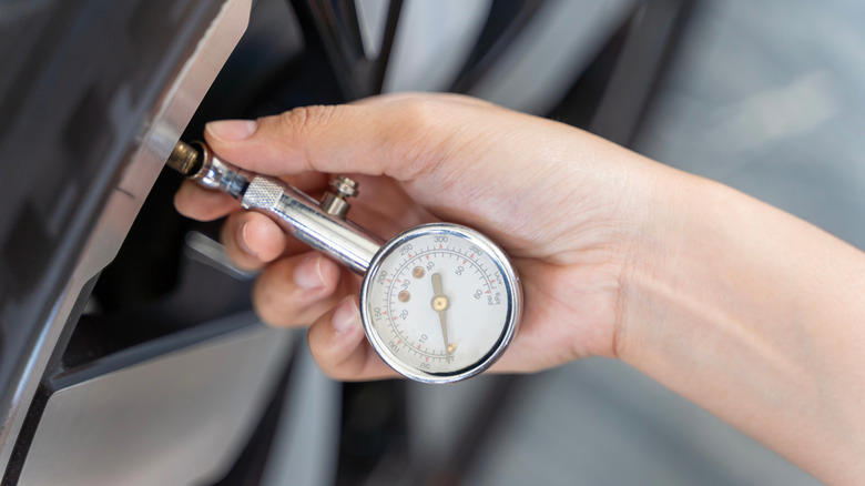 What is the 4 PSI rule for tires?