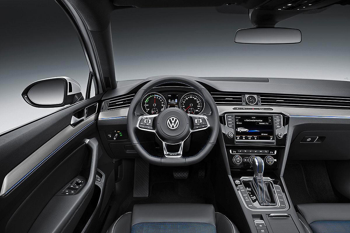 ¿Merece la pena un Volkswagen Passat híbrido enchufable con casi 350.000 km por apenas 8.900 euros?