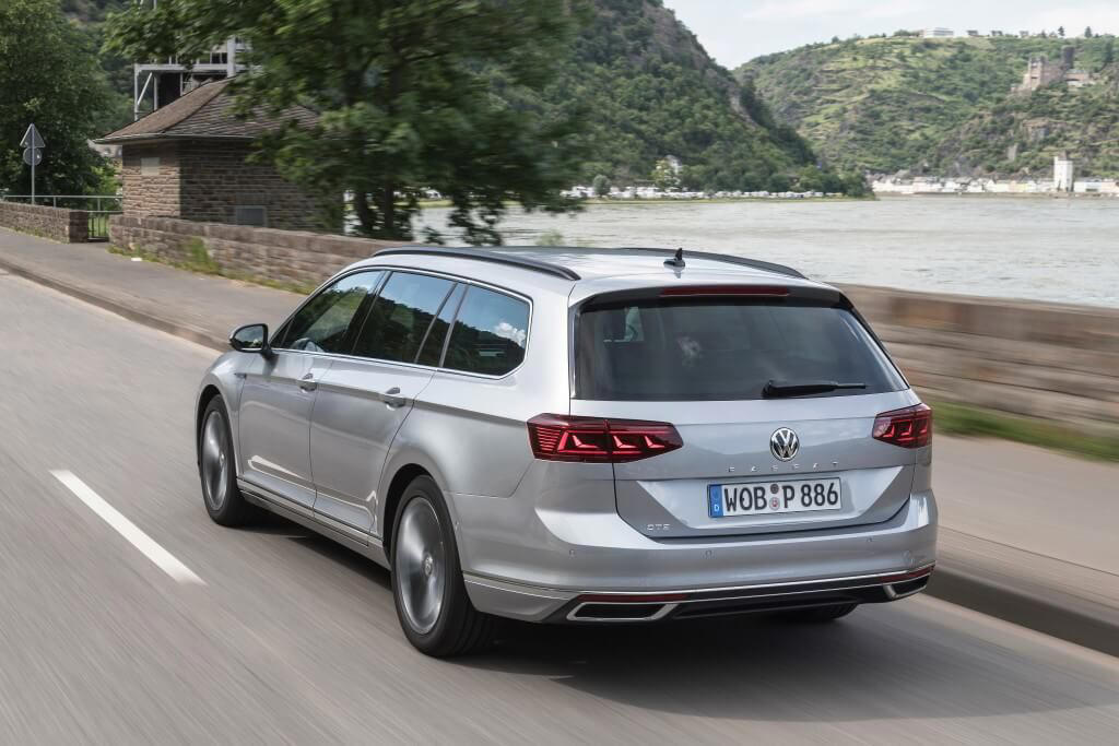 ¿Merece la pena un Volkswagen Passat híbrido enchufable con casi 350.000 km por apenas 8.900 euros?