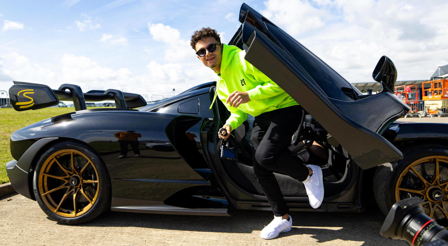 Lando Norris vuelve a pasearse por Mónaco con una joya de hace 60 años: el coche que revolucionó los superdeportivos