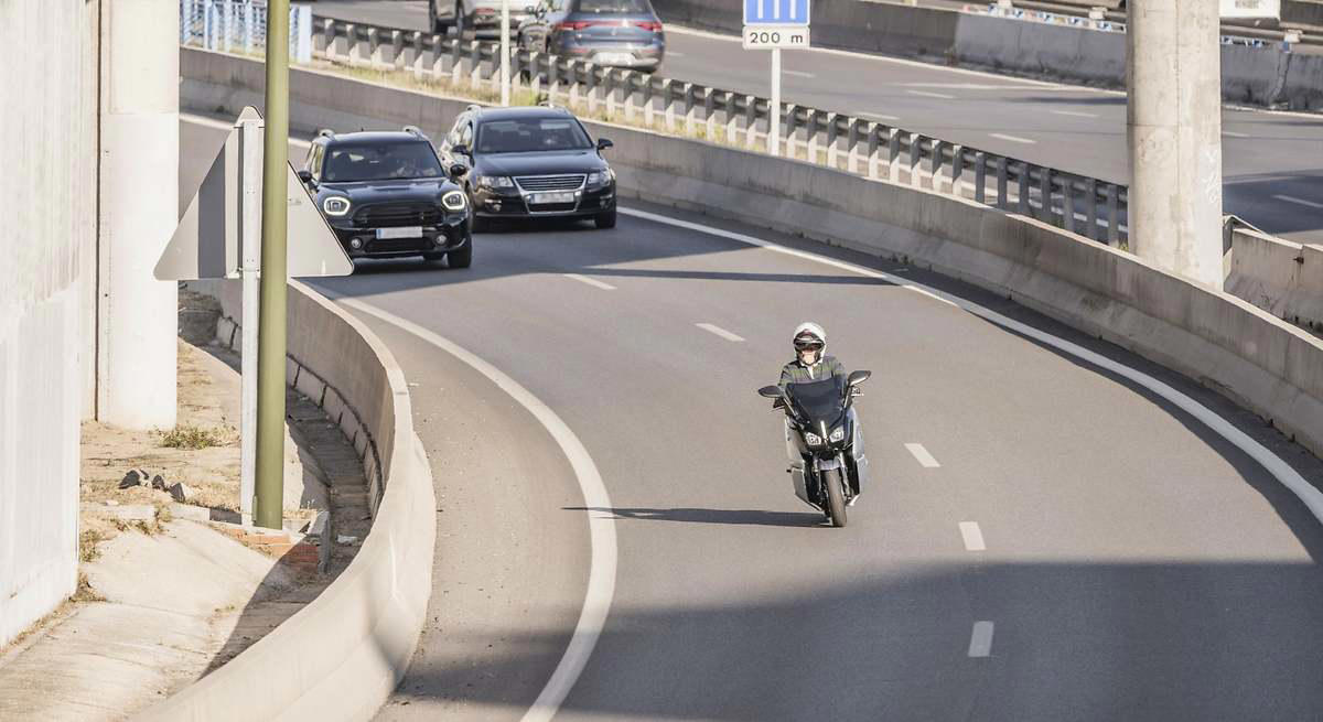 Citroën, Un nuevo estudio revela un problema de la movilidad en España: cada vez hay más motos, pero las ciudades están diseñadas para los coches