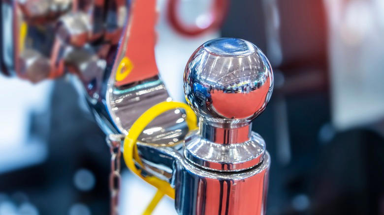 Should you grease your trailer hitch ball? Pros and cons explained