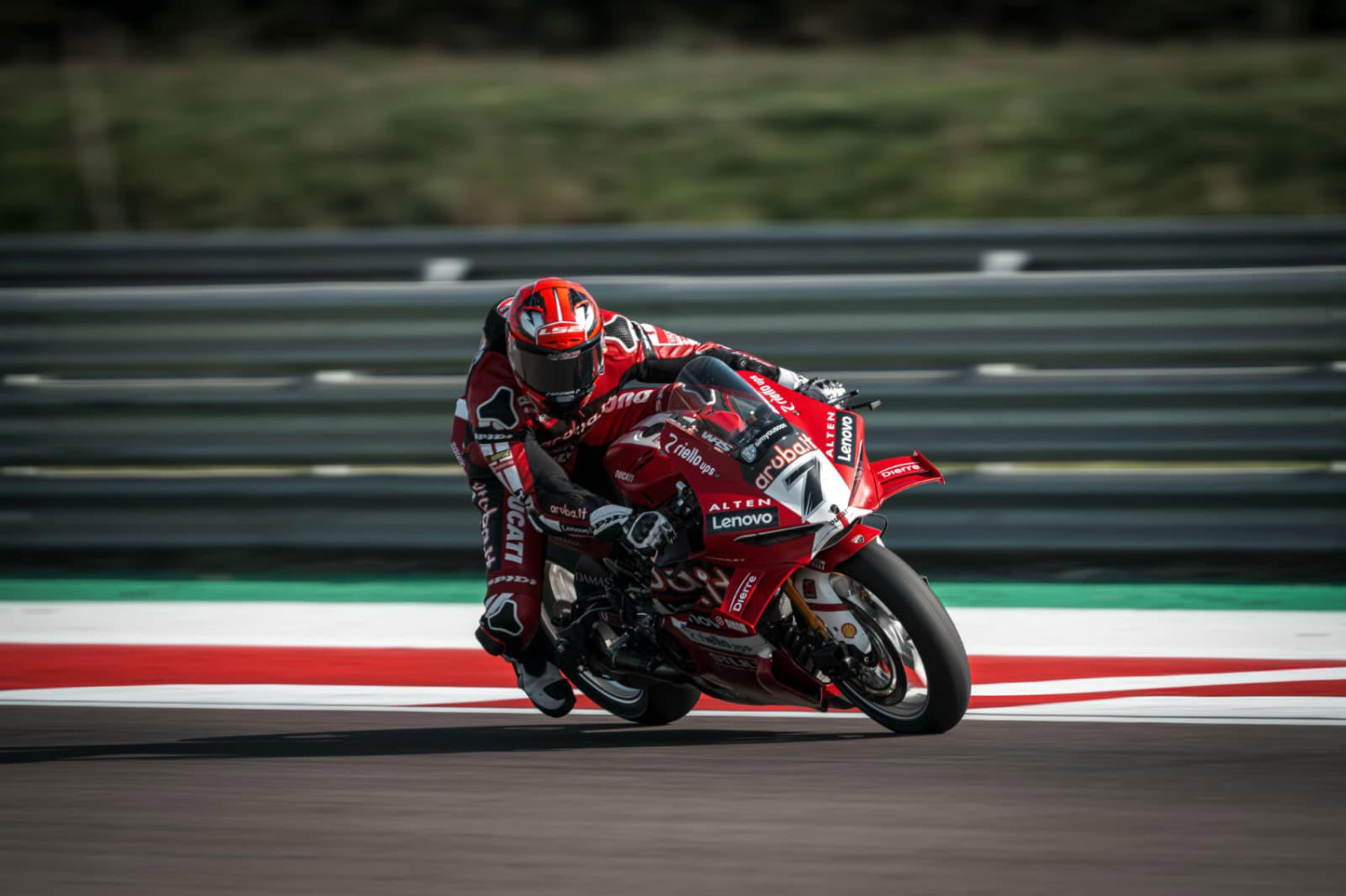 Lecuona gana y atrasa el alirón de Bulega