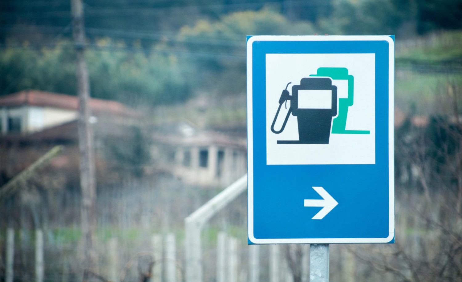 ¿Por qué deberías evitar las gasolineras que están en la carretera? Un profesor de autoescuela explica cómo distinguirlas