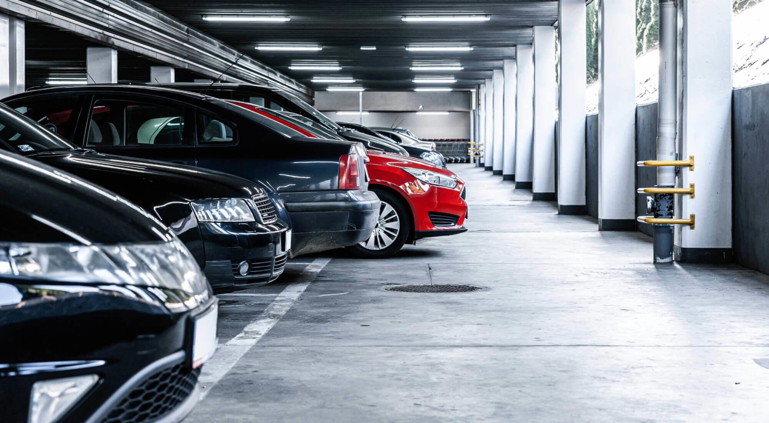 Si aparco en una plaza de garaje que no es mía, ¿me pueden multar? Estas son las consecuencias