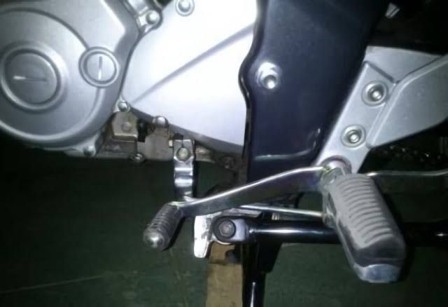 Mengapa Tuas Pedal Transmisi Sepeda Motor Umumnya Berada di Sebelah Kiri? Ini Faktanya