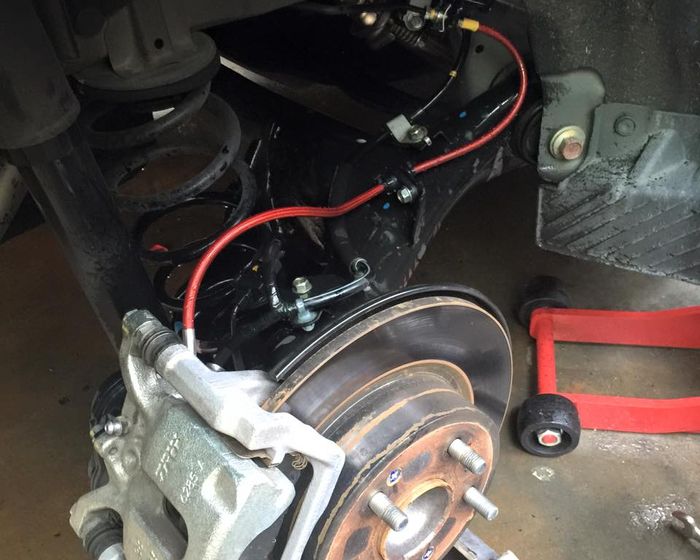 Bahaya Banget, Slang Rem Mobil Rusak Bikin Pengereman Bisa Blong