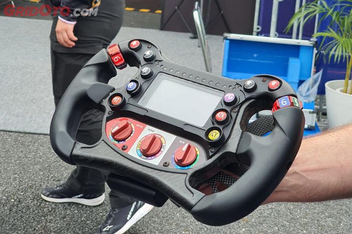 Harganya Tembus Rp 100 Jutaan, Begini Setir Mobil Balap Formula E Nissan