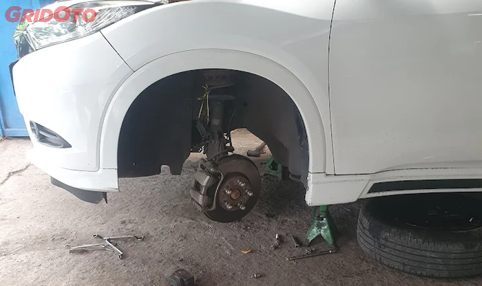 Kaki-Kaki Mobil Bunyi Saat Pelan? Bisa Jadi Penyebabnya Hal Ini