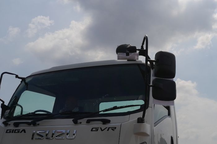Isuzu, Isuzu Giga, Terkuak, Alasan Isuzu GIGA GVR Punya Banyak Spion di Kiri Sopir