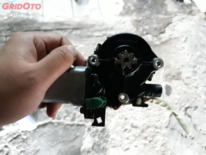 Begini Cara Merawat Power Window Mobil Agar Tidak Cepat Rusak!