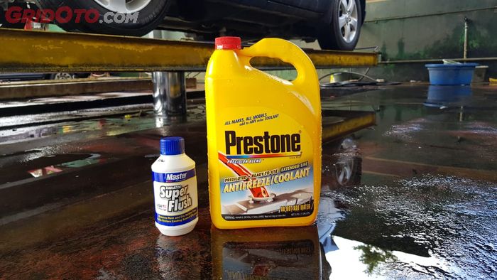 Simak Tips Menghindari Radiator Mobil Overheat Saat Kondisi Macet