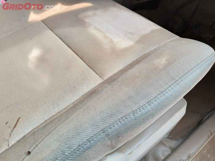 Begini Cara Mudah Bersihkan Interior Mobil Yang Nodanya Agak Bandel