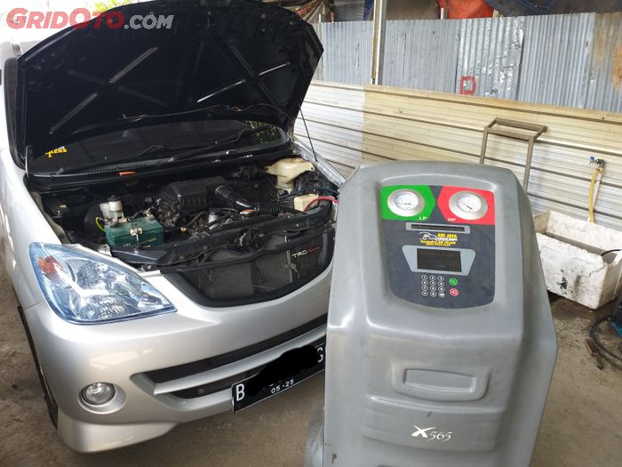 Bukannya Makin Dingin, Ini Efek Isi Freon AC Mobil Bekas Kebanyakan