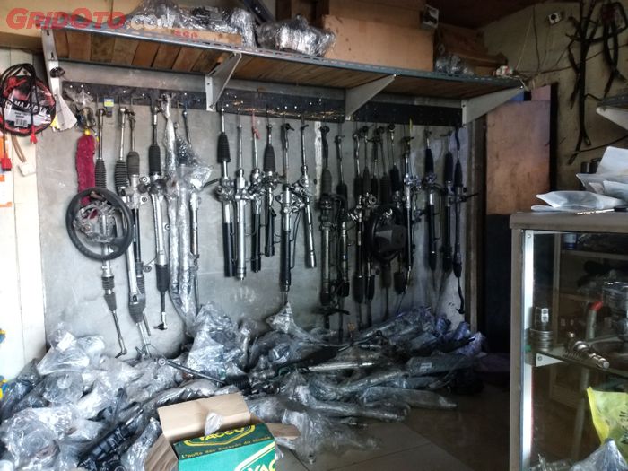 Mitos atau Fakta, Parkir Posisi Ban Mencong Bikin Power Steering Rusak