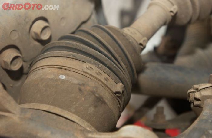 Waspadai Karet di Kaki-kaki Mobil Ini Rusak, Bikin Dompet Kempes