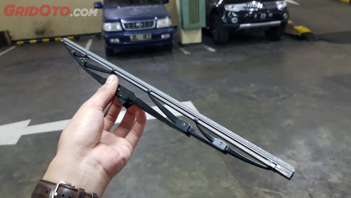 Cara Agar Mobil Siap Menghadapi Hujan Deras Yang Tiba-tiba Turun