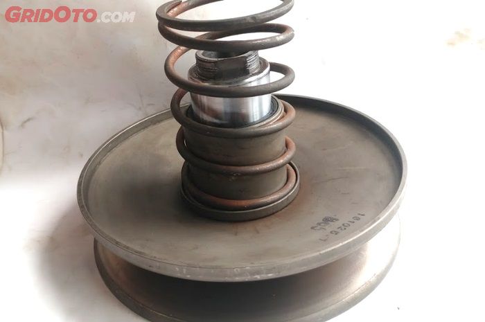 Ternyata Ini Sebabnya Akselerasi Motor Matic Lama-lama Makin Lemot