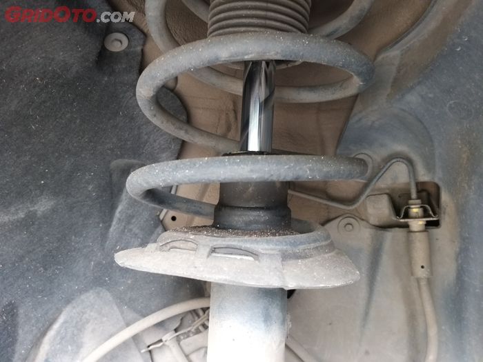 Gara-gara Komponen Sepele ini Bikin Sokbreker Mobil Gampang Bocor