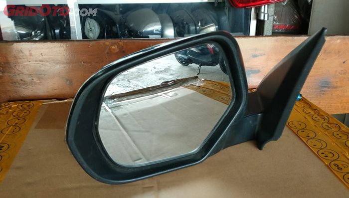 Ternyata Ini Sebabnya Spion Mobil Sebelah Kanan Bisa Lebih Mahal