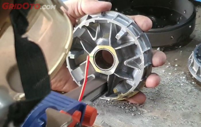 Ini Sebabnya Roller di Motor Matic Bisa Cepat Peang, Penyebab Gredek