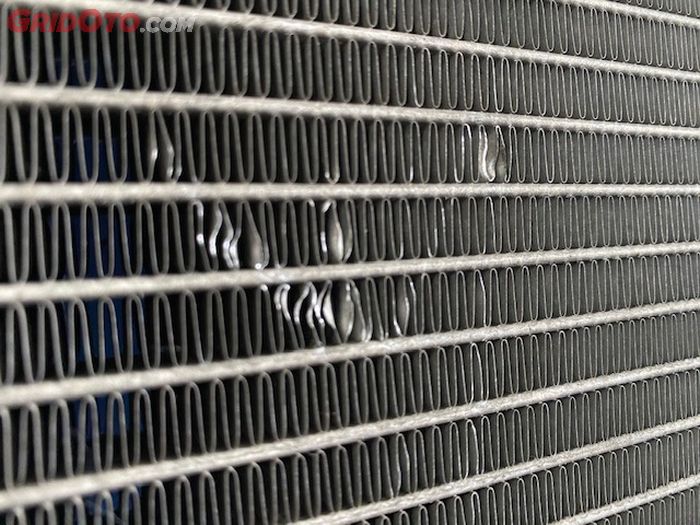 Jangan Anggap Remeh Kisi-Kisi Radiator Mobil Rusak, Ini Dampaknya