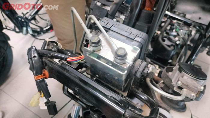 Begini Cara Bikin Modul ABS Motor Bisa Awet Tahunan, Mudah Banget