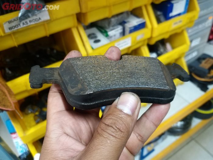 Selain Bikin Pakem, Ini Manfaat Lain Bersihkan Kampas Rem Mobil Secara berkala