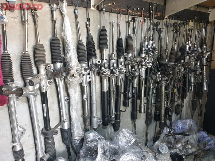 Biar Paham, Ini Efek Mobil yang Biasa Diparkir Posisi Ban Belok