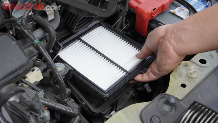 Jangan Kelamaan, Segini Batas Usia Pakai Filter Udara Mesin Mobil