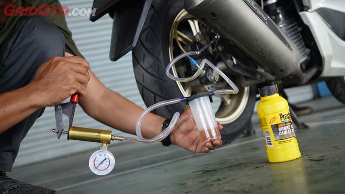 Bikin Kurang Gigit, Kampas Rem Motor Haram Terkena Cairan Ini