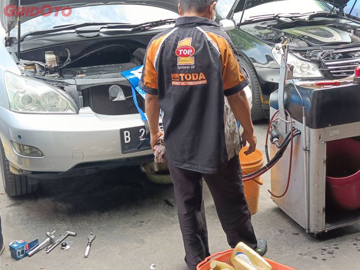 Oli Transmisi Matic Mobil Berkurang, Waspada Ini Jadi Penyebabnya