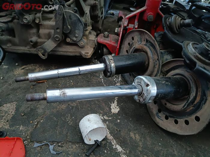 Hindari Karet Boot Sokbreker Sobek, Masalah Gak Murah Ini Bisa Muncul
