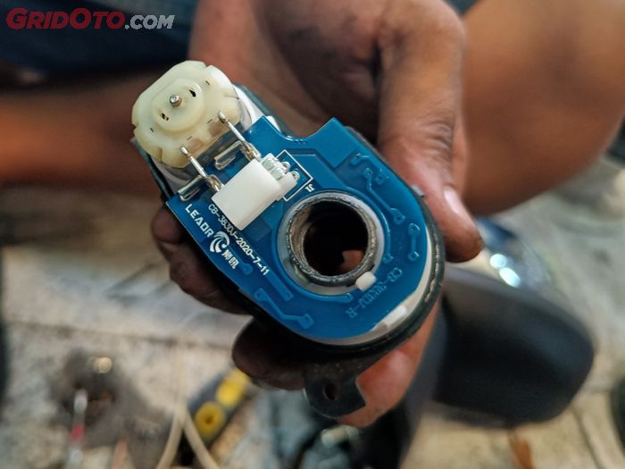 Cuma Tambah Part Ini Spion Lama Bisa Lipat Otomatis Kayak Mobil Baru