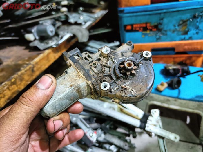 Akhirnya Tahu, Penyebab Kaca Jendela Mobil Nggak Mau Naik