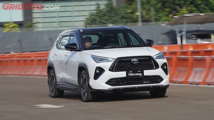 Adu Tenaga Mesin Hybrid Toyota Yaris Cross Versus Honda HR-V