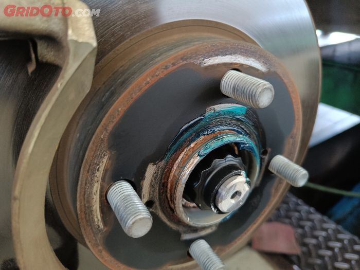 Tips Gampang Cek Bearing Roda Mobil Oblak, Bengkel Kasih Tahu