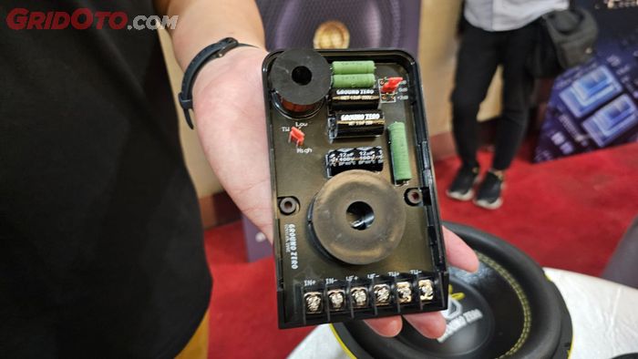 Ini Sebabnya Speaker Aftermarket Mobil Perlu Komponen Crossover