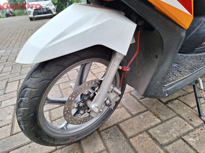 Ini Sebabnya Sokbreker Depan Motor Matic Jeduk Saat Kena Lubang