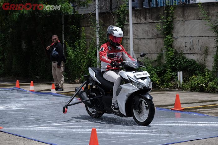 Rem ABS Cocok Banget Buat Pemotor Pemula, Ini Alasannya