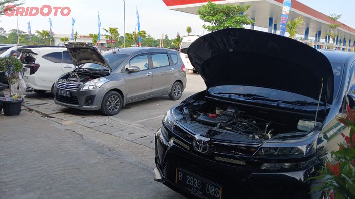 Buka Kap Mesin Mobil Saat Istirahat Di Rest Area, Apakah Perlu?