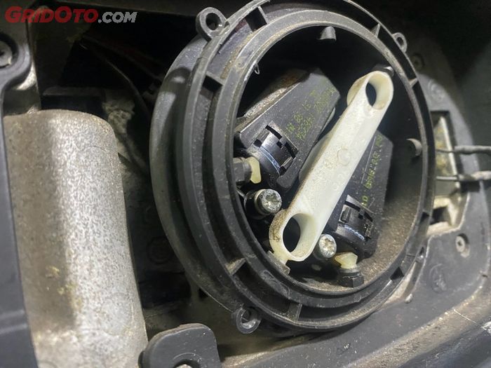 Cara Merawat Spion Mobil Elektrik Dengan Sering-sering Digerakan