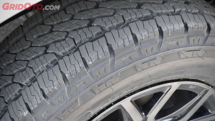 Jangan Anggap Remeh Ban Mobil Botak Sebelah, Ini Dampak Jika Dibiarkan