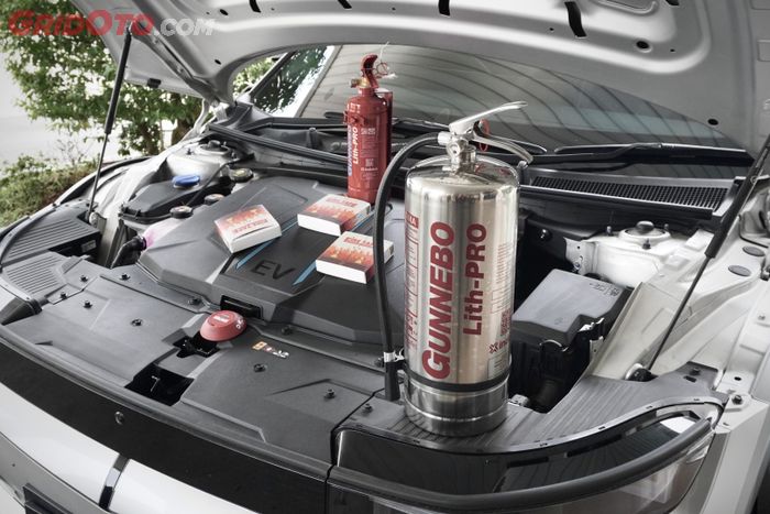 Ini Sebabnya APAR Khusus Wajib Ada di Mobil Listrik, Jaga-jaga Terbakar