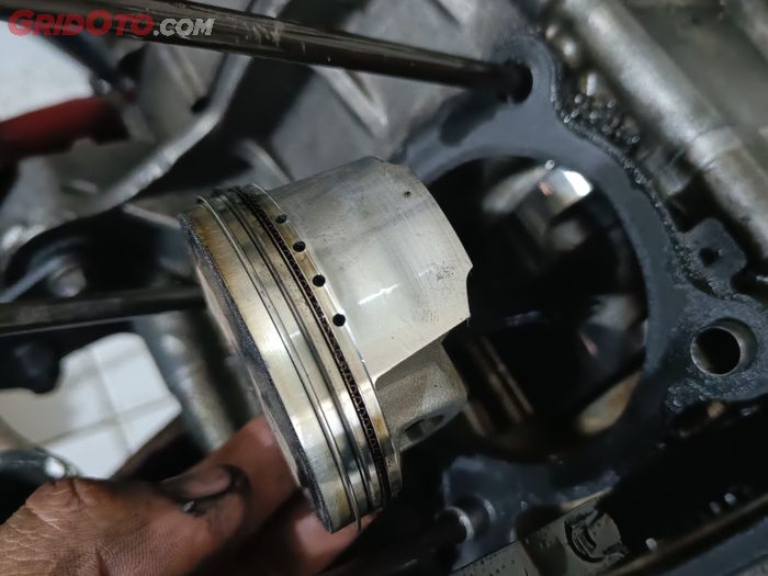 Ini Dampak Serius Oli Mesin Motor Matic Tidak Diganti Tepat Waktu
